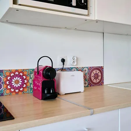 Proche Metro & 2 Balcons + Parking * リール