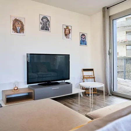 Proche Metro & 2 Balcons + Parking