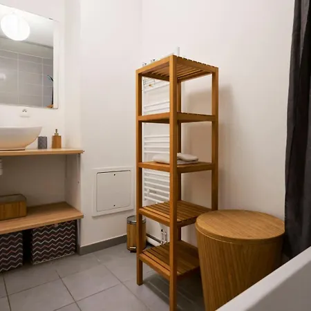 Proche Metro & 2 Balcons + Parking アパート *