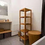 Proche Metro & 2 Balcons + Parking Апартаменты *