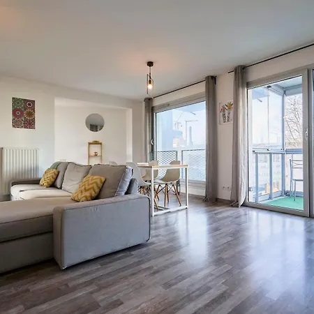 Proche Metro & 2 Balcons + Parking Лилль