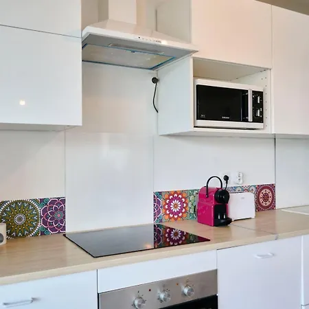 Proche Metro & 2 Balcons + Parking شقة *