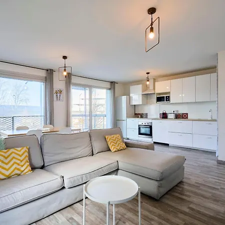 Proche Metro & 2 Balcons + Parking Apartment *