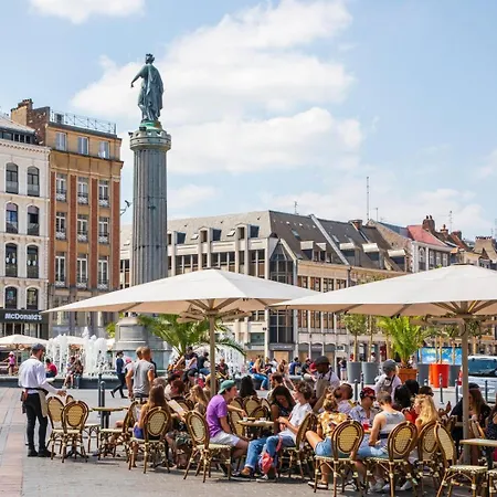 Proche Metro & 2 Balcons + Parking * Lille