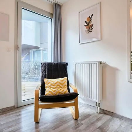 Apartment Proche Metro & 2 Balcons + Parking *