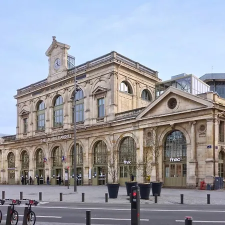 Proche Metro & 2 Balcons + Parking * Lille