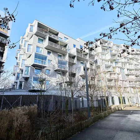 Proche Metro & 2 Balcons + Parking Lille