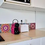 Proche Metro & 2 Balcons + Parking * Lille